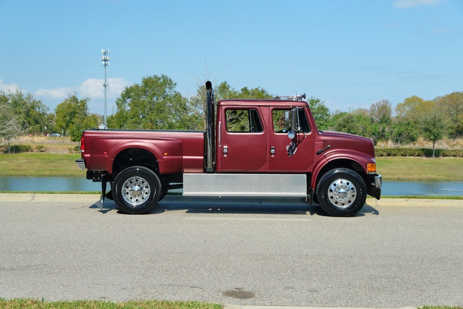 International-Harvester-4700-Pickup-1993-Burgundy-Black-204086-5