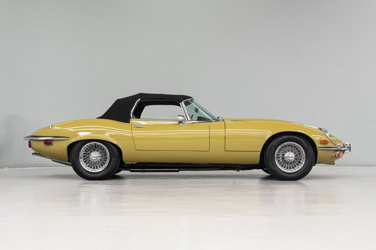 Jaguar-E-Type-Cabriolet-1974-Green-Cinnamon-76693-7