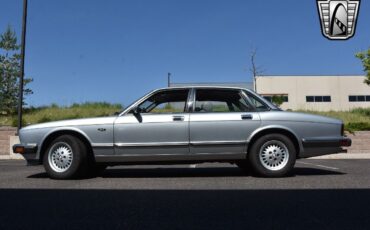 Jaguar-XJ6-Berline-1991-Silver-Gray-23485-3