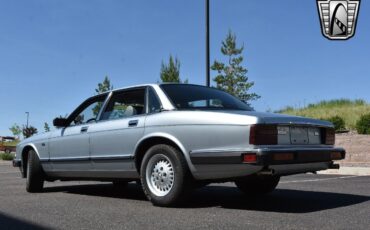 Jaguar-XJ6-Berline-1991-Silver-Gray-23485-4