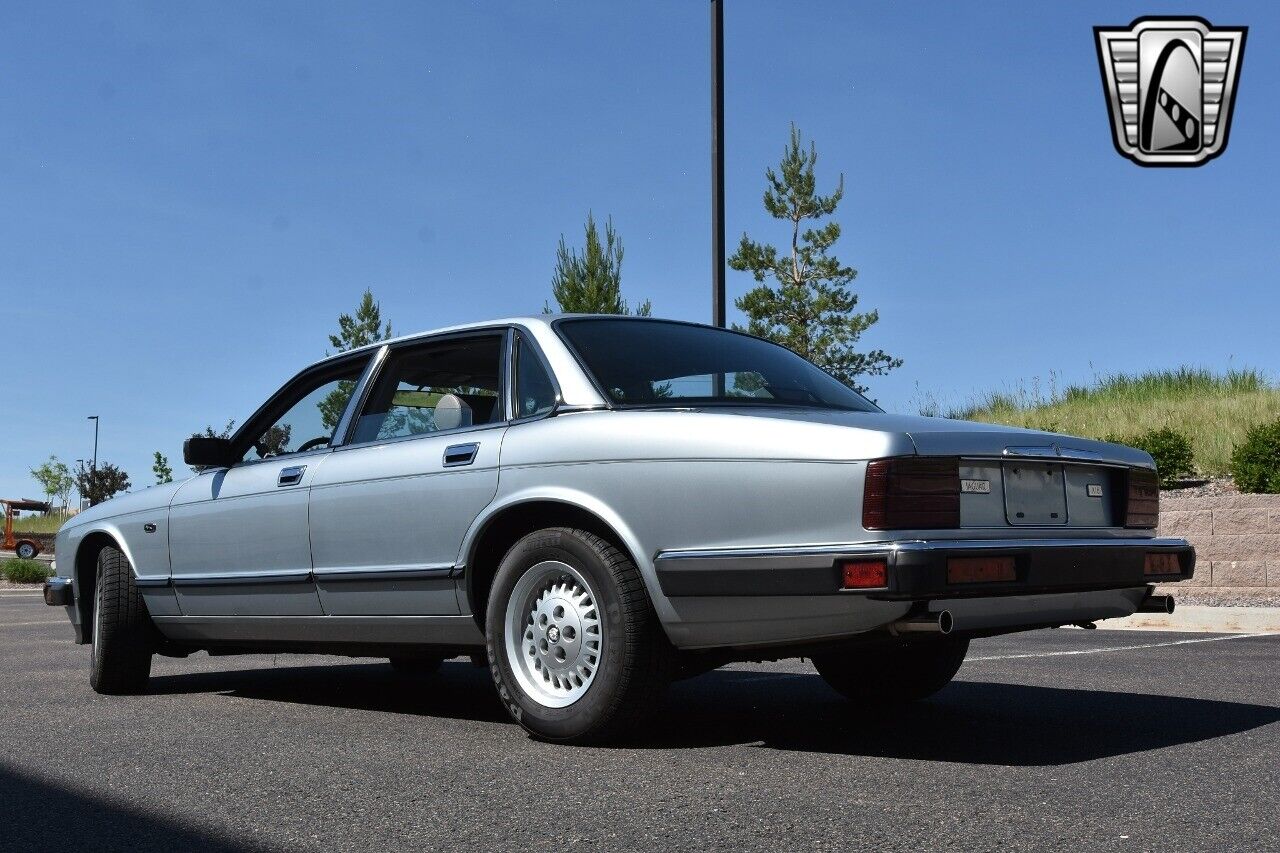 Jaguar-XJ6-Berline-1991-Silver-Gray-23485-4