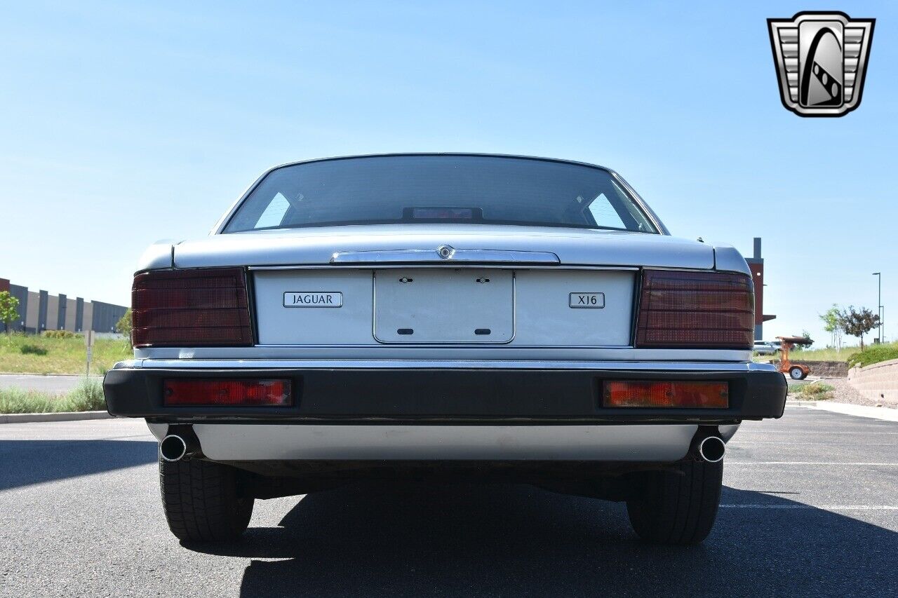 Jaguar-XJ6-Berline-1991-Silver-Gray-23485-5