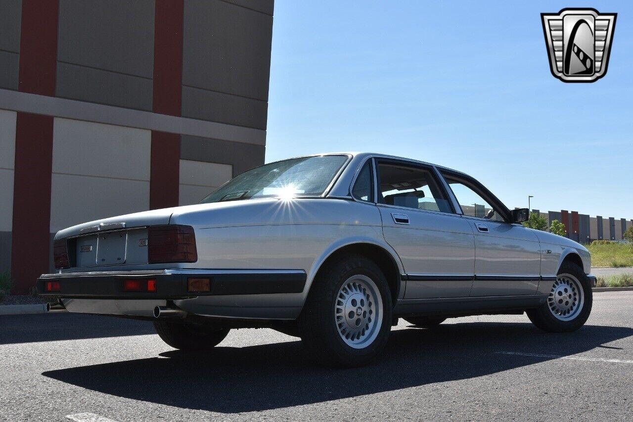 Jaguar-XJ6-Berline-1991-Silver-Gray-23485-6