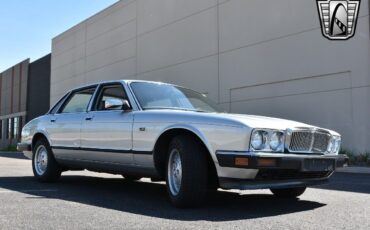 Jaguar-XJ6-Berline-1991-Silver-Gray-23485-8