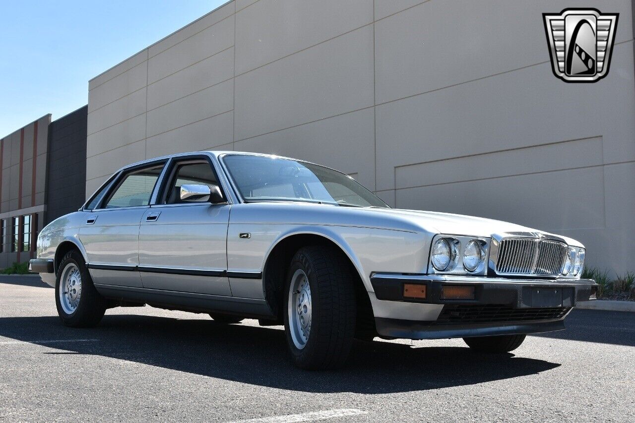 Jaguar-XJ6-Berline-1991-Silver-Gray-23485-8