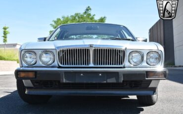 Jaguar-XJ6-Berline-1991-Silver-Gray-23485-9