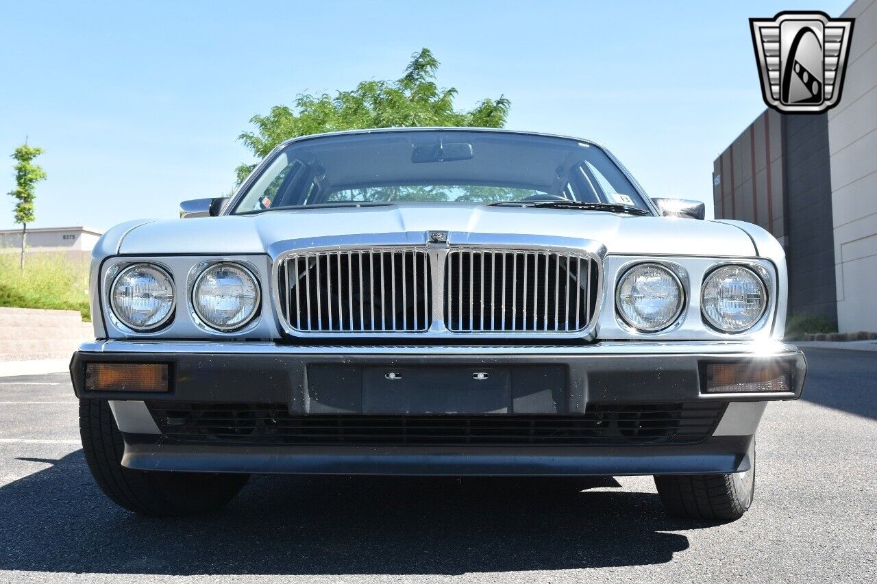 Jaguar-XJ6-Berline-1991-Silver-Gray-23485-9