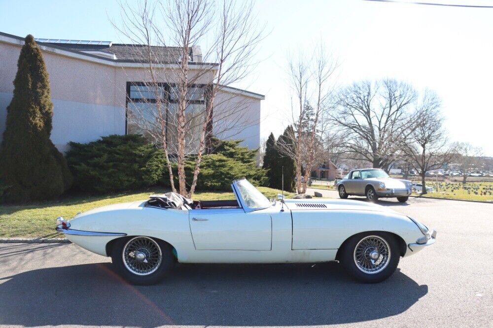 Jaguar-XK-1962-White-Red-0-2