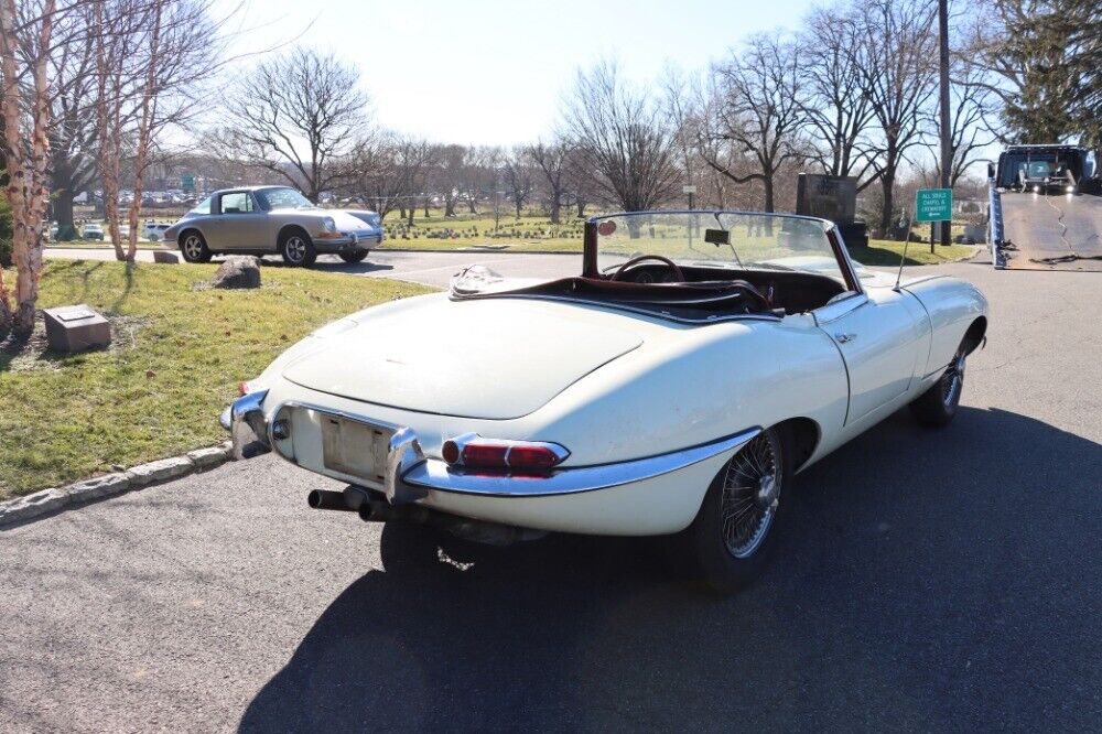 Jaguar-XK-1962-White-Red-0-4