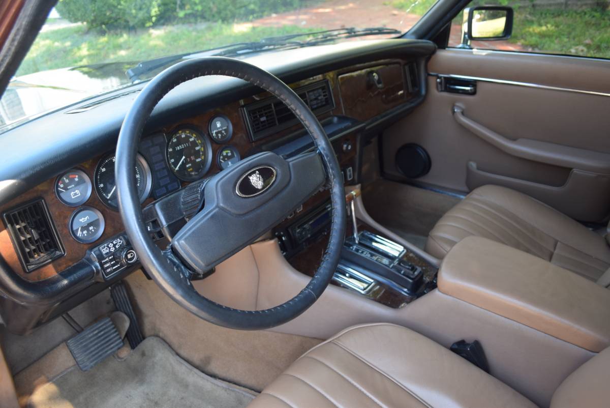 Jaguar-Xj6-1987-brown-141139-5