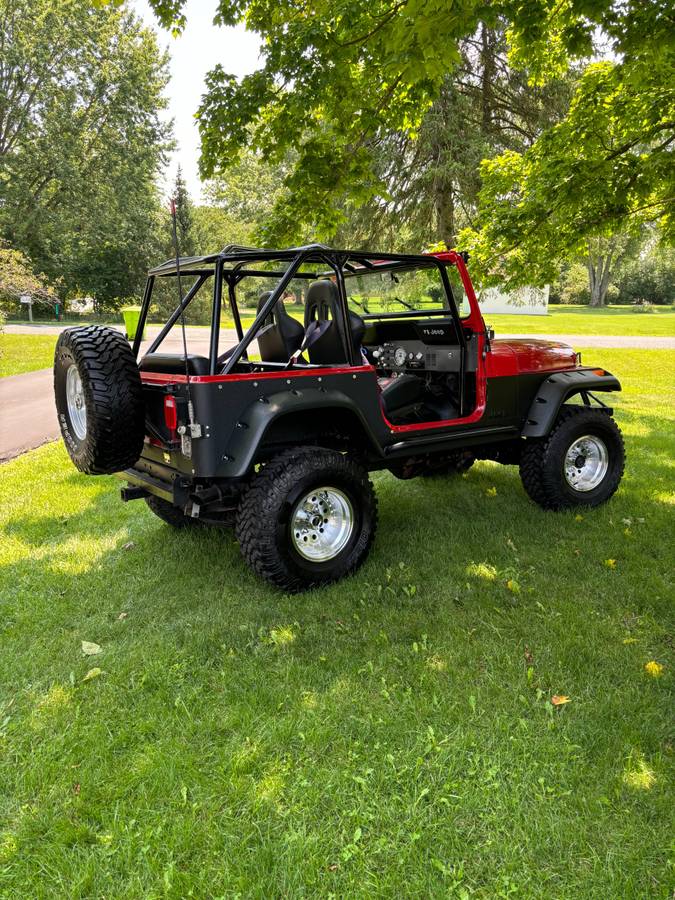 Jeep-Cj-7-open-body-with-extra-duty-suspension-1984-56327-2