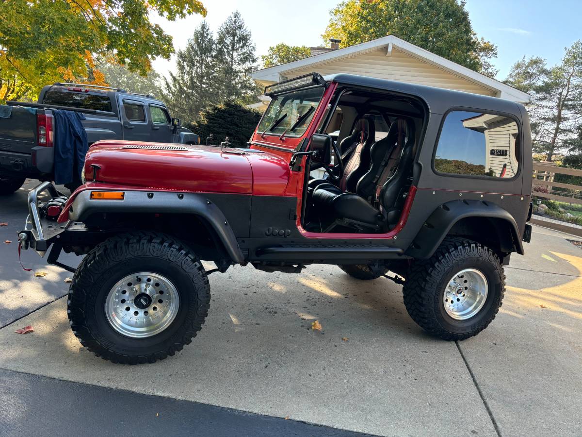 Jeep-Cj-7-open-body-with-extra-duty-suspension-1984-56327-5