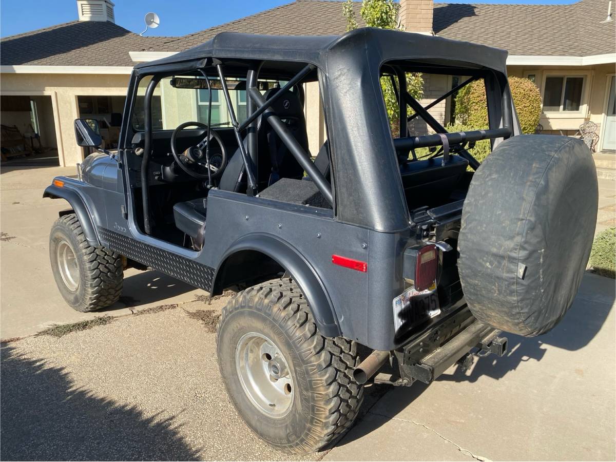 Jeep-Cj7-1978-grey-145471-2