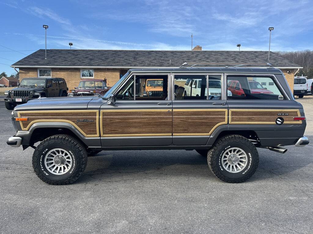 Jeep-Grand-wagoneer-1989-grey-107520-22