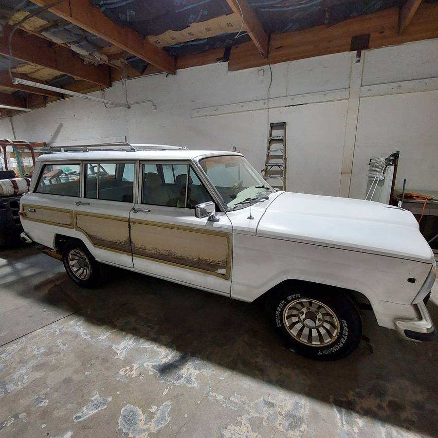 Jeep-Grand-wagoneer-1989-white-256860-1