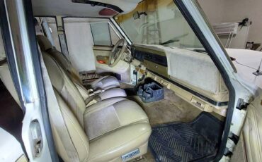 Jeep-Grand-wagoneer-1989-white-256860-8