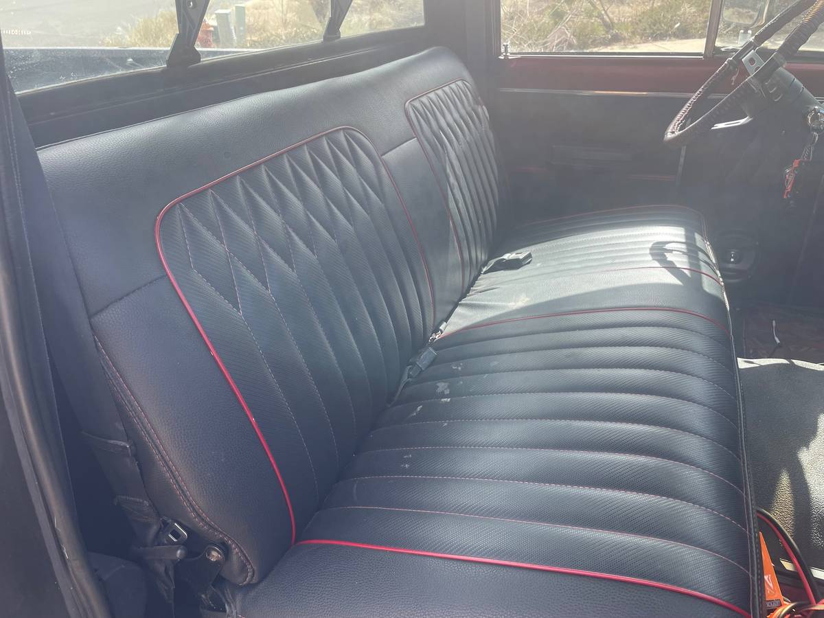 Jeep-J10-1977-black-167371-4