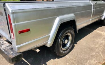 Jeep-J10-pickup-1982-silver-57910-11