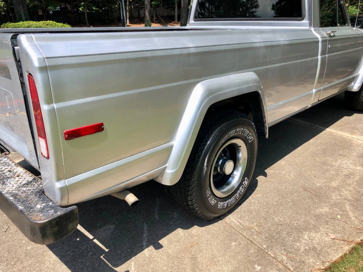 Jeep-J10-pickup-1982-silver-57910-11