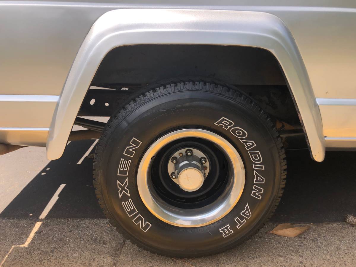 Jeep-J10-pickup-1982-silver-57910-8