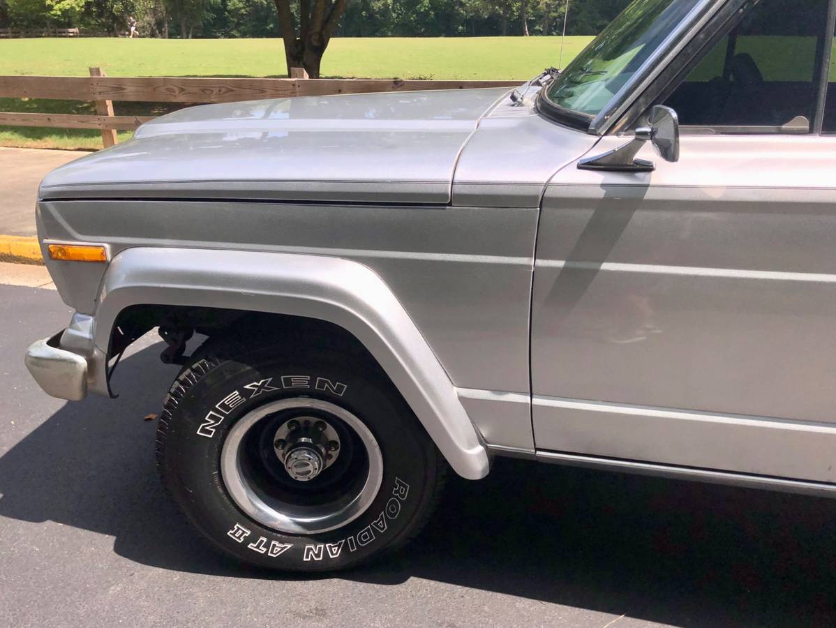 Jeep-J10-pickup-1982-silver-57910-9