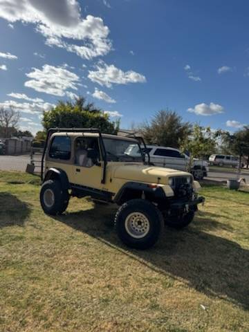 Jeep-Wrangler-1992-yellow-302556-1