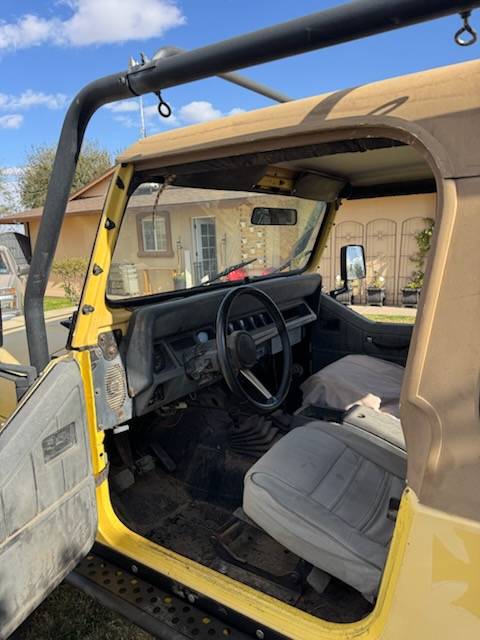 Jeep-Wrangler-1992-yellow-302556-4