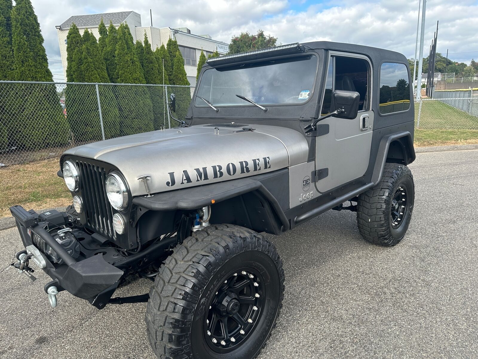 Jeep-Wrangler-Pickup-1982-Gray-Black-128748-1