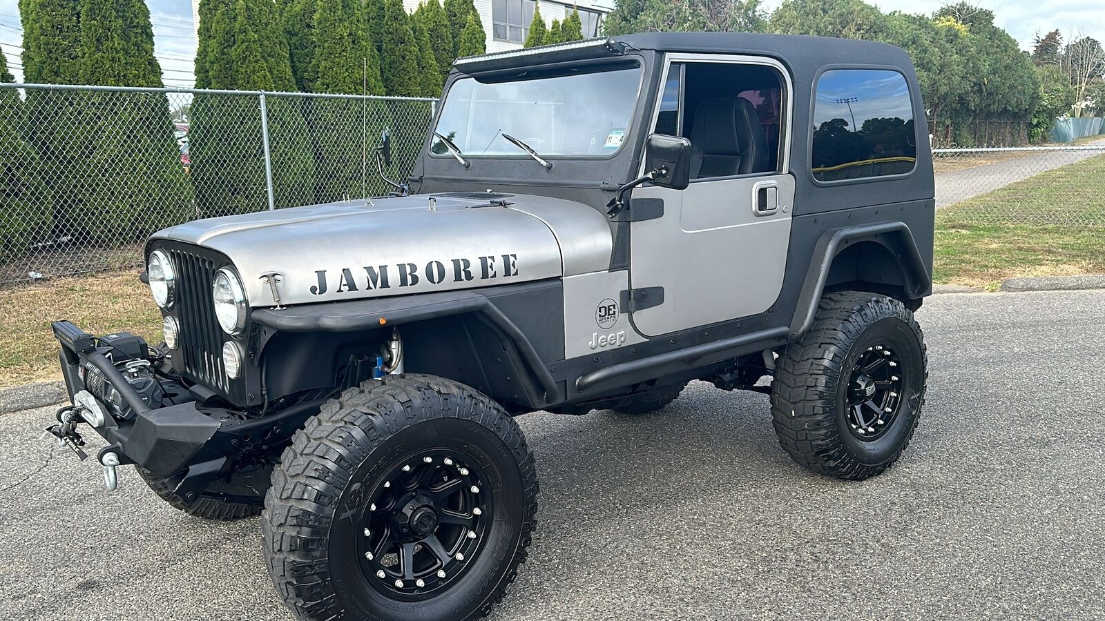 Jeep-Wrangler-Pickup-1982-Gray-Black-128748-11