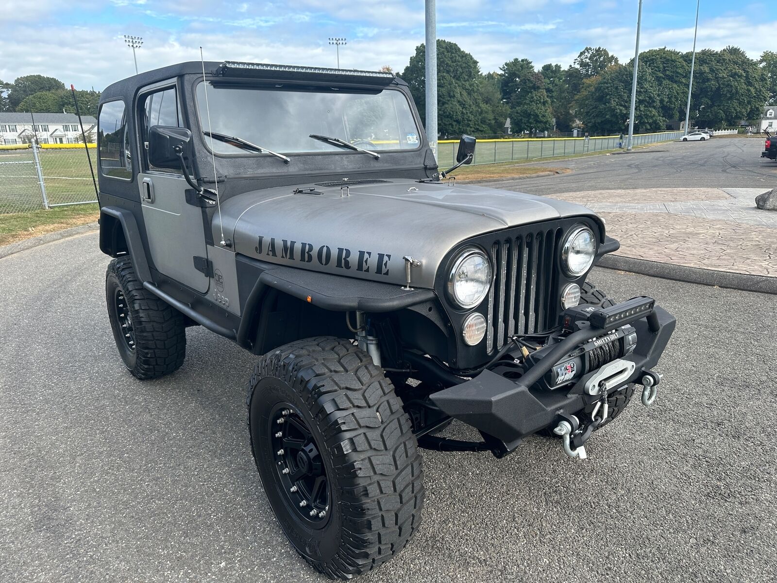 Jeep-Wrangler-Pickup-1982-Gray-Black-128748-2