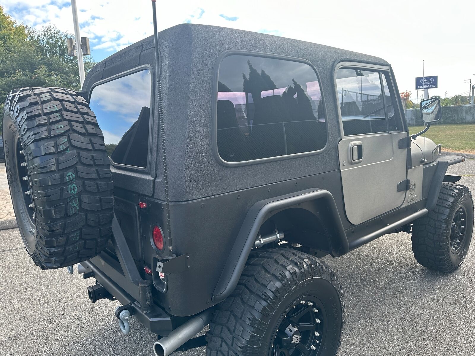 Jeep-Wrangler-Pickup-1982-Gray-Black-128748-4