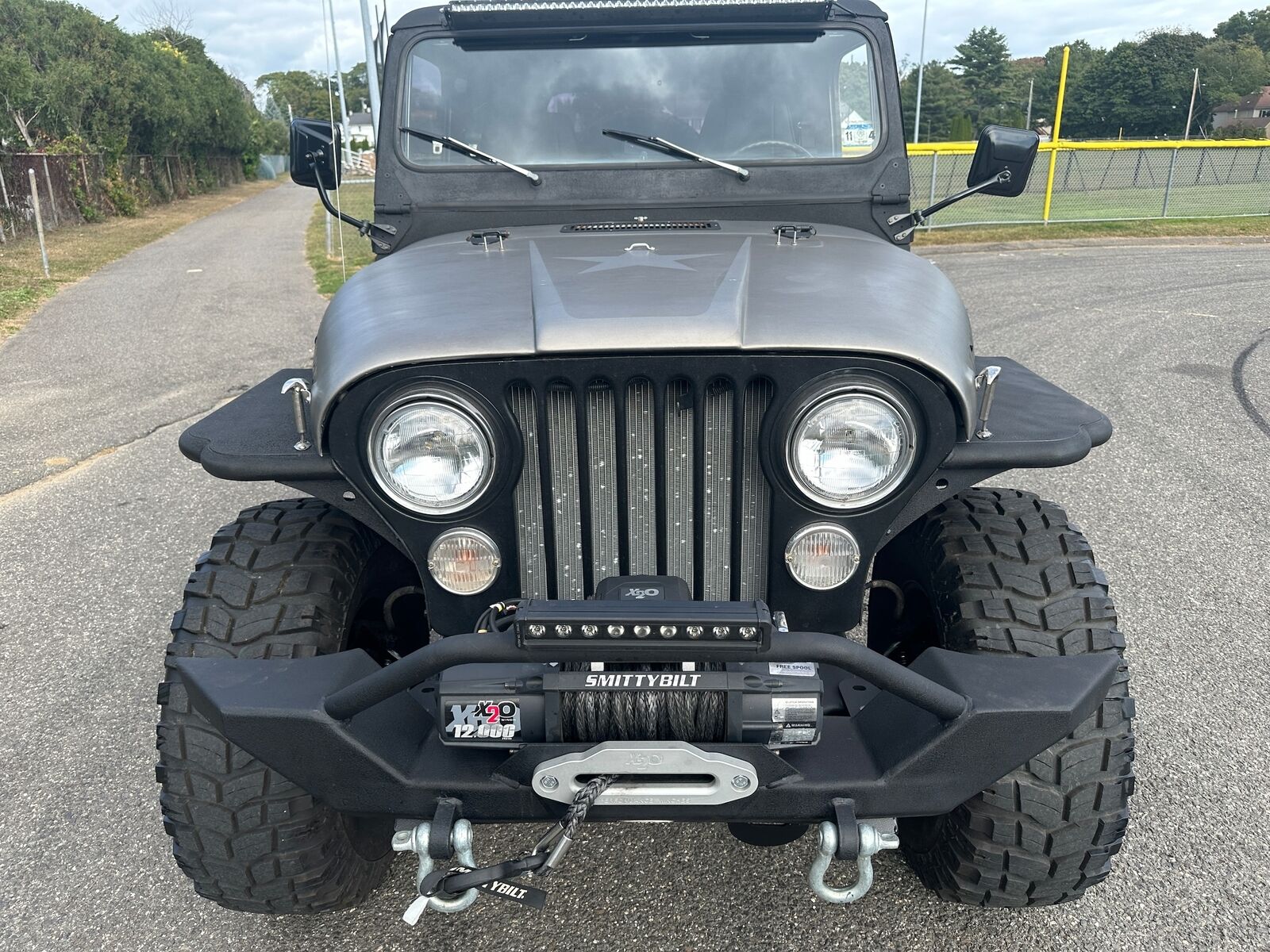 Jeep-Wrangler-Pickup-1982-Gray-Black-128748-5