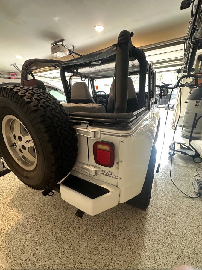 Jeep-Wrangler-renegade-1994-white-181855-10