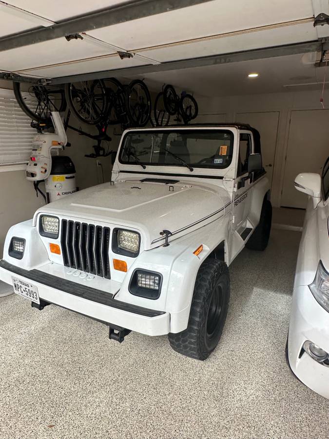 Jeep-Wrangler-renegade-1994-white-181855-19