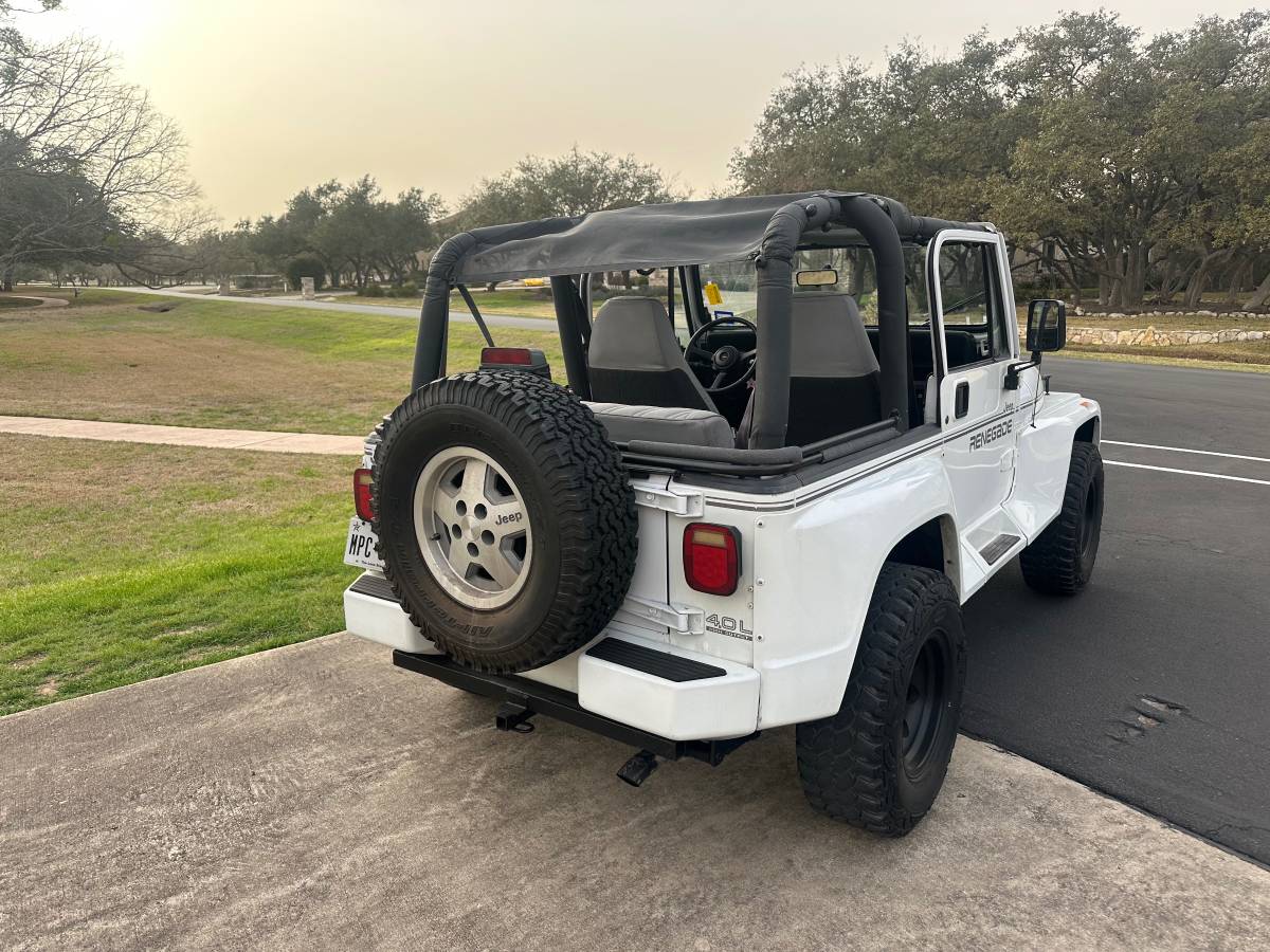 Jeep-Wrangler-renegade-1994-white-181855-3