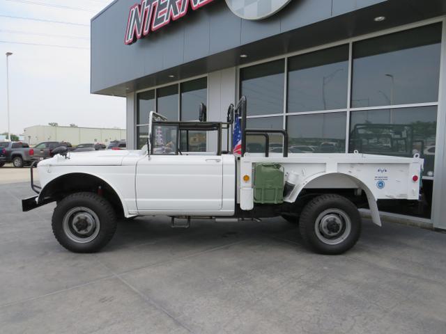 Kaiser-Jeep-M715-Pickup-1967-White-Black-27692-3