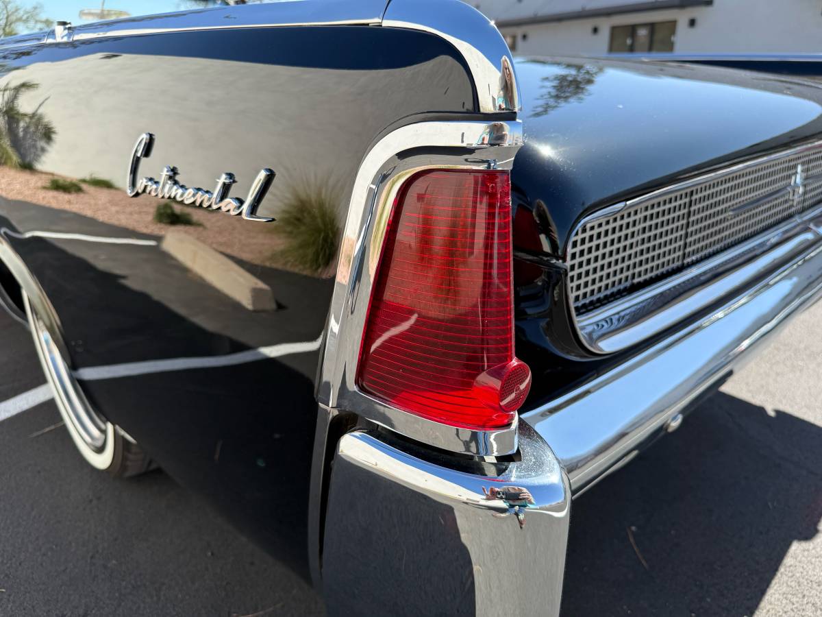 Lincoln-Continental-1961-black-198683-9