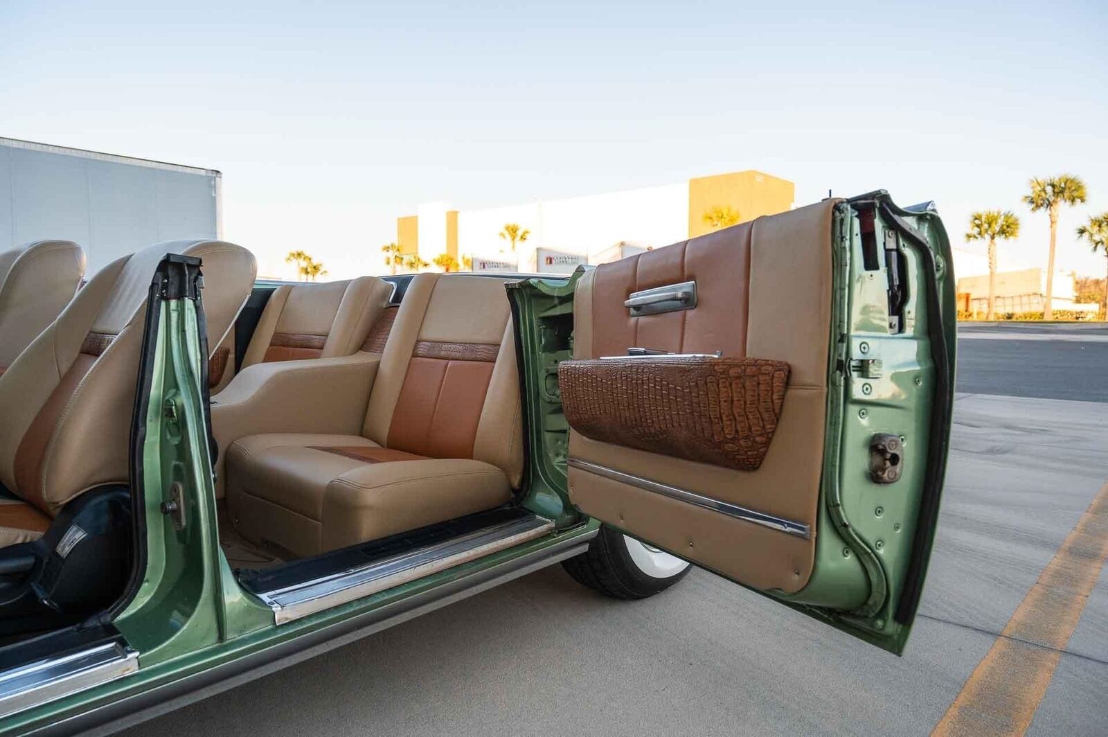 Lincoln-Continental-1965-Green-Tan-155662-30