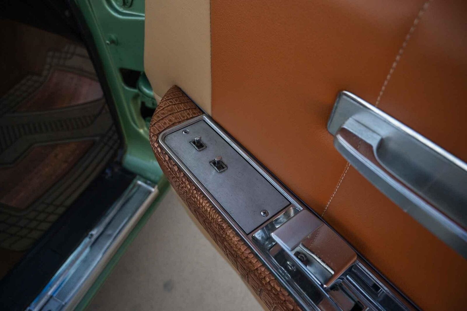 Lincoln-Continental-1965-Green-Tan-155662-37