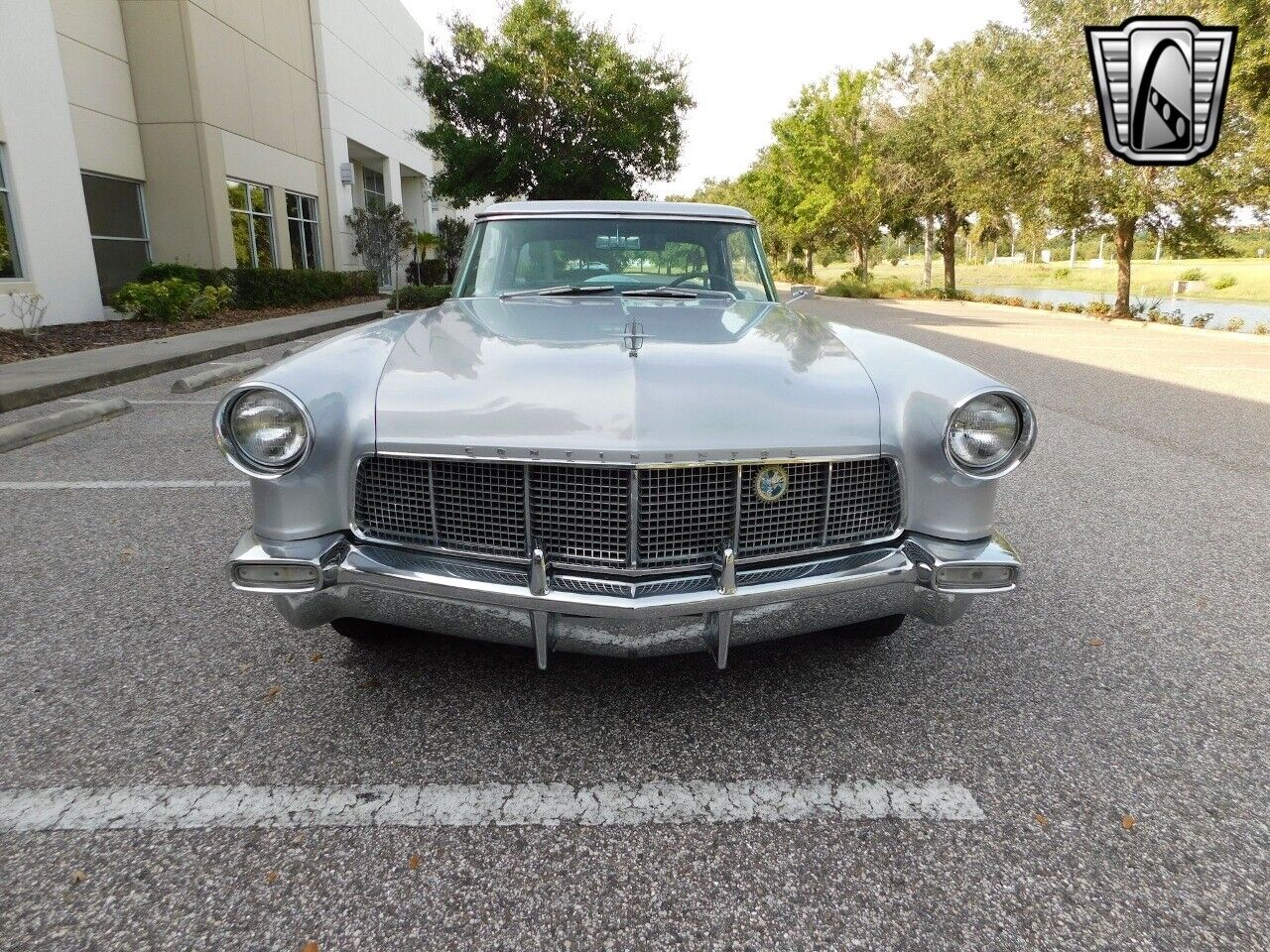 Lincoln-Mark-Series-1957-Silver-Gray-2836-2