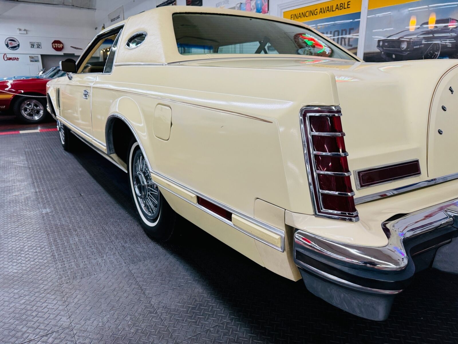 Lincoln-Mark-Series-1979-Cream-Tan-58530-25