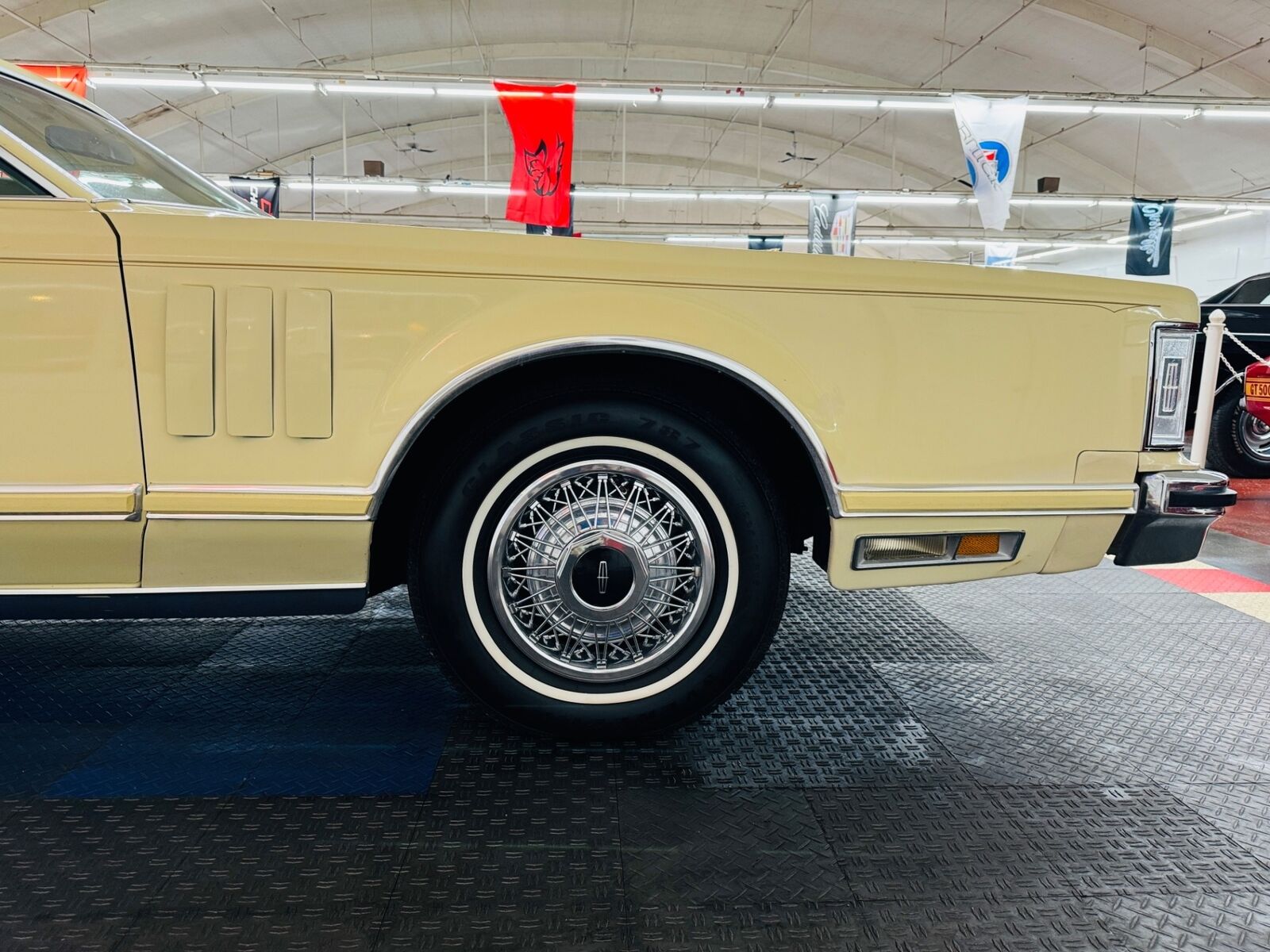 Lincoln-Mark-Series-1979-Cream-Tan-58530-31