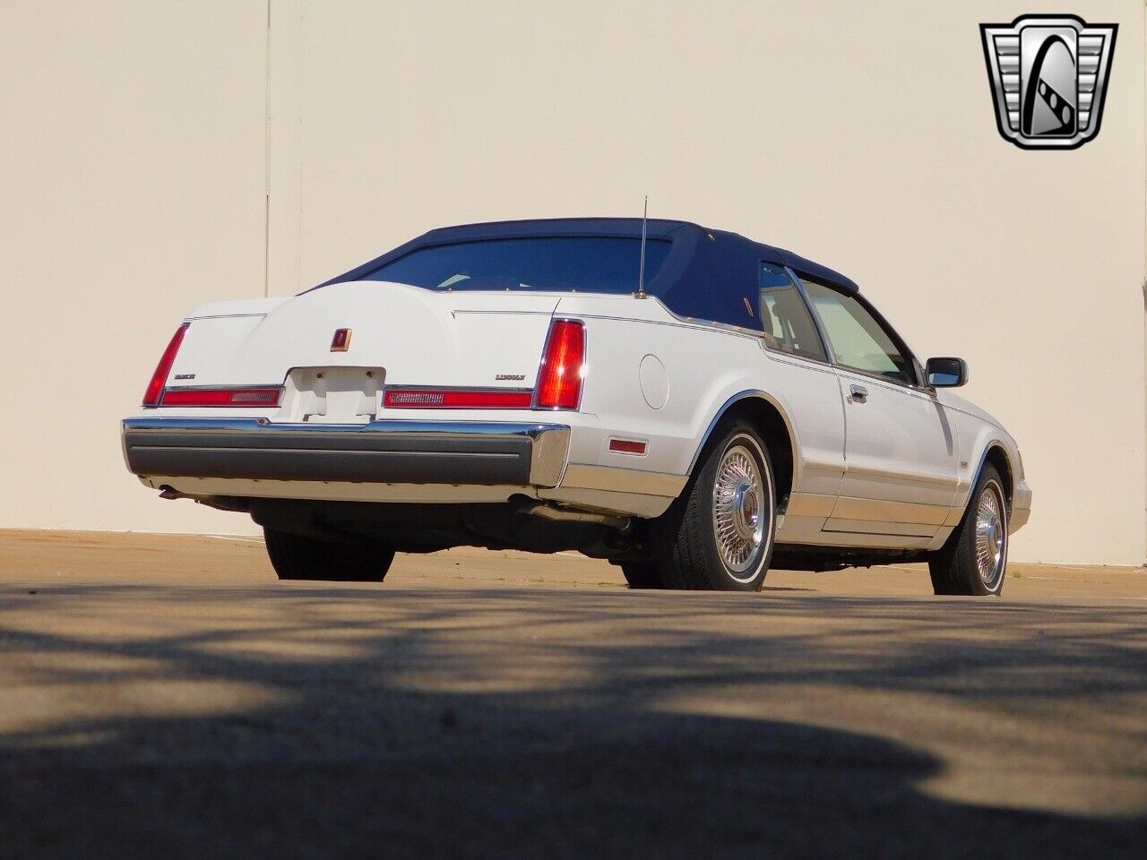 Lincoln-Mark-Series-1988-White-Blue-86256-5