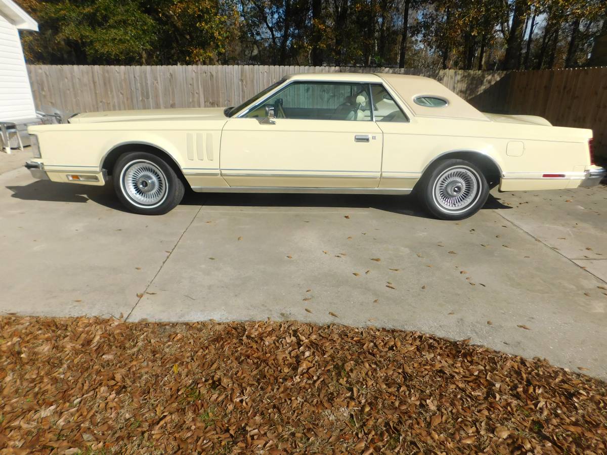 Lincoln-Mark-v-1978-yellow-65983