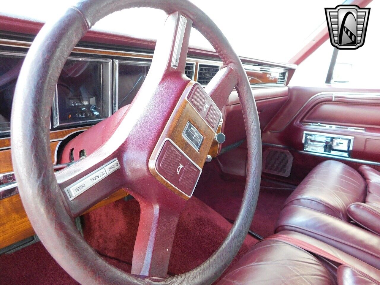 Lincoln-Town-Car-1989-Burgundy-Burgundy-23234-11