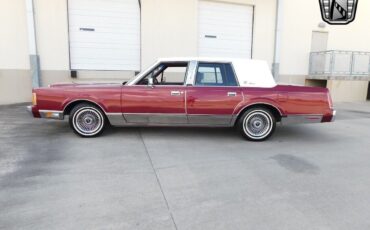 Lincoln-Town-Car-1989-Burgundy-Burgundy-23234-5