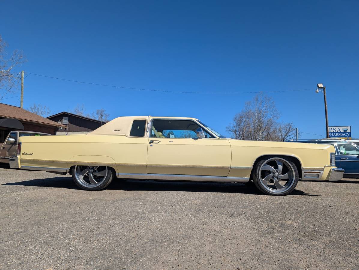 Lincoln-Town-coupe-1976-89318-1