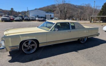 Lincoln-Town-coupe-1976-89318-3