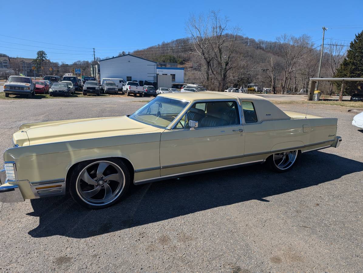 Lincoln-Town-coupe-1976-89318-3