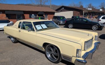 Lincoln-Town-coupe-1976-89318